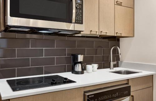 Bryan Hotel | Pet-Friendly Hyatt House in Bryan/College Station Awaits