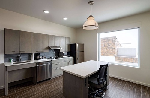 Carlsbad Hotel | Inviting Hyatt House Carlsbad: Wheelchair Accessible & Family-Friendly