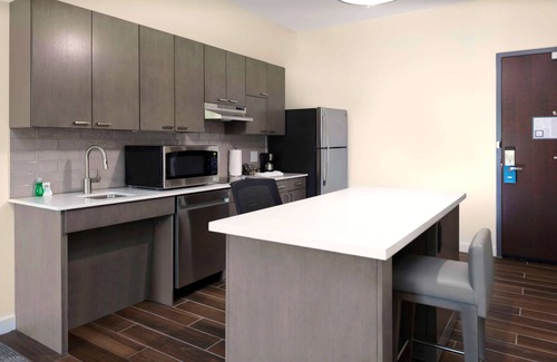 Charlotte Hotel | Top-Rated Hyatt House Charlotte with Pool and Spa Amenities