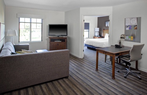 Fishkill Hotel | Discover Hyatt House Fishkill/Poughkeepsie with Spa & Pool