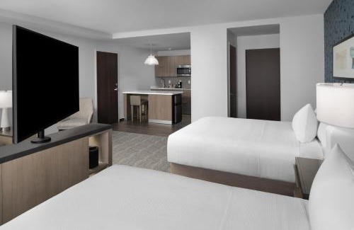 East Lansing Hotel | Pet-Friendly Hyatt House Lansing with Pool & Breakfast