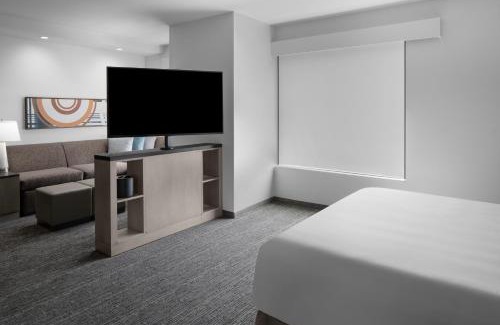 East Lansing Hotel | Pet-Friendly Hyatt House Lansing with Pool & Breakfast