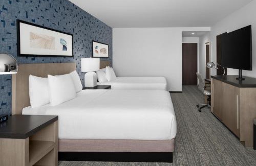 East Lansing Hotel | Pet-Friendly Hyatt House Lansing with Pool & Breakfast
