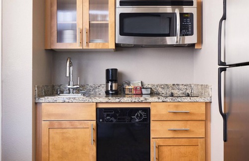 Lake Hills Hotel | Inviting Hyatt House Seattle/Bellevue with Pool & Spa