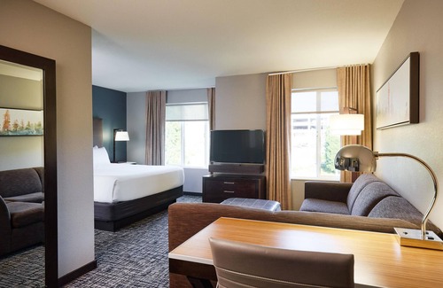 Lake Hills Hotel | Inviting Hyatt House Seattle/Bellevue with Pool & Spa