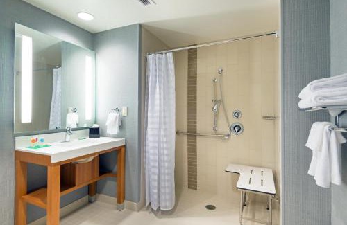 Waller Creek District Hotel | Stylish Hyatt Place Austin Downtown with Pool and Ocean Views