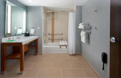Waller Creek District Hotel | Stylish Hyatt Place Austin Downtown with Pool and Ocean Views