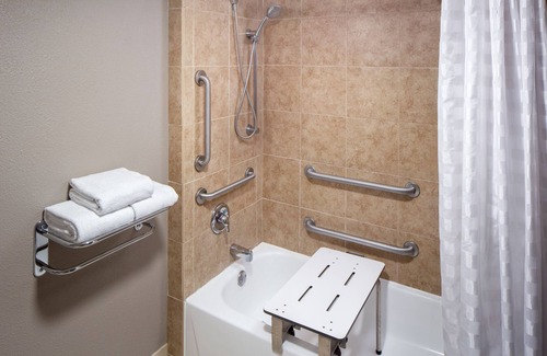 Gateway Hotel | Stylish Hyatt Place Austin/Arboretum with Pool & Spa