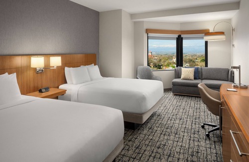 Glendale Hotel | Discover Hyatt Place Denver/Cherry Creek: Pet Friendly & Spa