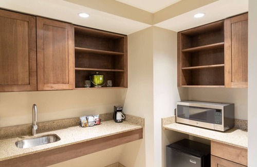 Royal Oak Hotel | Discover Hyatt Place Detroit Royal Oak with Spa & Breakfast