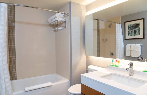 Royal Oak Hotel | Discover Hyatt Place Detroit Royal Oak with Spa & Breakfast