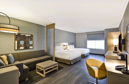 Raisin Hotel | Comfortable Stay at Hyatt Place Fresno with Pool & Breakfast