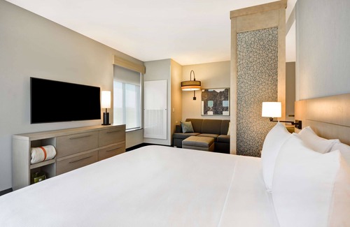 Raisin Hotel | Comfortable Stay at Hyatt Place Fresno with Pool & Breakfast