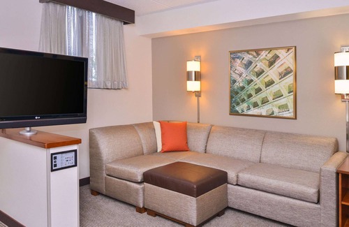 Herndon Hotel | Convenient Hyatt Place Herndon Near Dulles Airport