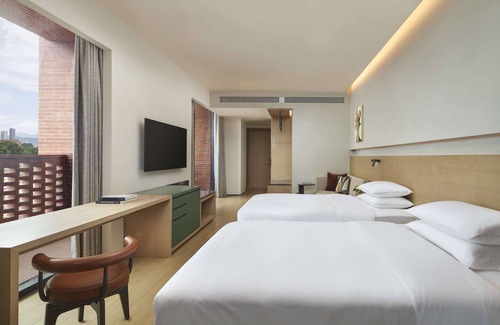 Changjiang County Hotel | Top-Rated Hyatt Place Jingdezhen Taoxichuan with Dining