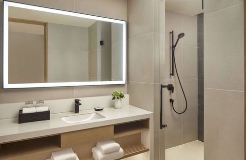 Changjiang County Hotel | Top-Rated Hyatt Place Jingdezhen Taoxichuan with Dining