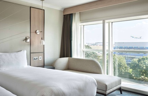 Heathrow Villages Hotel | Explore Hyatt Place London Heathrow with Spa and Dining