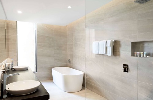Essendon Fields Hotel | Eco-Friendly Hyatt Place Melbourne: 4-Star Comfort Awaits