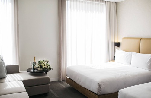 Essendon Fields Hotel | Eco-Friendly Hyatt Place Melbourne: 4-Star Comfort Awaits