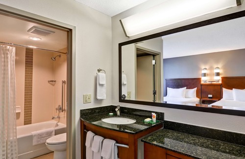 Ellendale Hotel | Discover Hyatt Place Memphis with Pool & Family Amenities