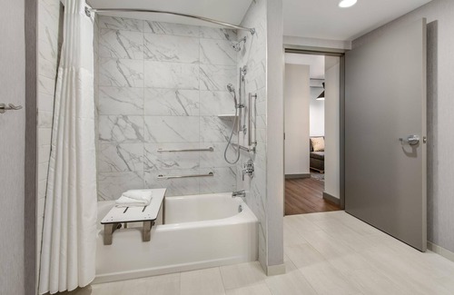 Newark Hotel | Top-Rated Hyatt Place Newark on Main Street with Pool & Breakfast