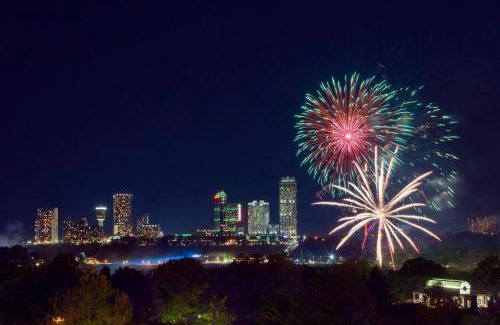 Downtown Niagara Falls Hotel | Pet-Friendly Hyatt Place Niagara Falls with Pool & Restaurant