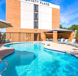 North Mountain Hotel | Discover Hyatt Place Phoenix-North: Family-Friendly Retreat