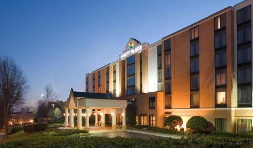 North Mountain Hotel | Discover Hyatt Place Phoenix-North: Family-Friendly Retreat