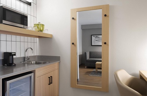 Roanoke Hotel | Comfortable Hyatt Place Roanoke Airport with Pool & Kitchen
