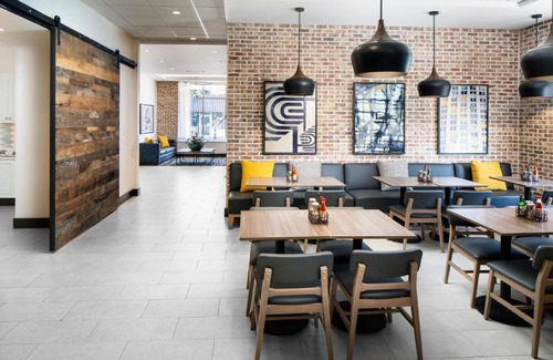 Sumter Hotel | Pet-Friendly Hyatt Place Sumter/Downtown with Pool & Breakfast