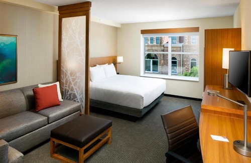 Sumter Hotel | Pet-Friendly Hyatt Place Sumter/Downtown with Pool & Breakfast