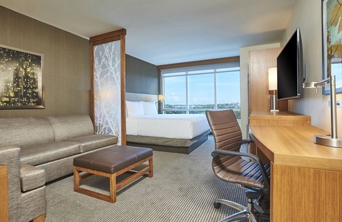 Gateway Hotel | Discover Hyatt Place Toronto/Mississauga Centre's Best Amenities