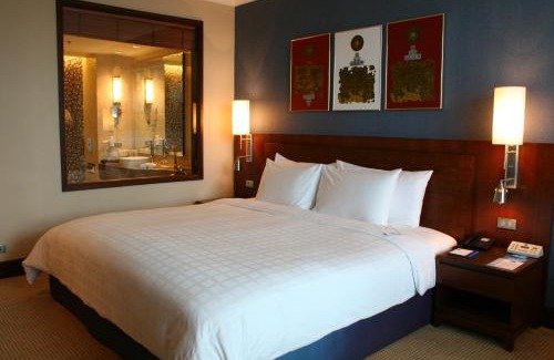 Nong Prue Hotel | Discover Novotel Bangkok Suvarnabhumi Airport with Pool & Spa