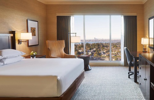 Northwest Bellevue Hotel | Enjoy Oceanfront Comfort at Hyatt Regency Bellevue