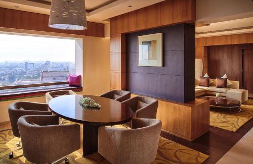 Teynampet Hotel | Indulge at Hyatt Regency Chennai: Pet-Friendly & Oceanfront