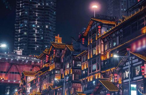 Jiang Bei Hotel | Elegant Hyatt Regency Chongqing: Pool, Spa & Ocean Views