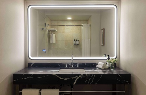 Stamford Hotel | Relax at Hyatt Regency Greenwich: Pool, Spa & Family-Friendly