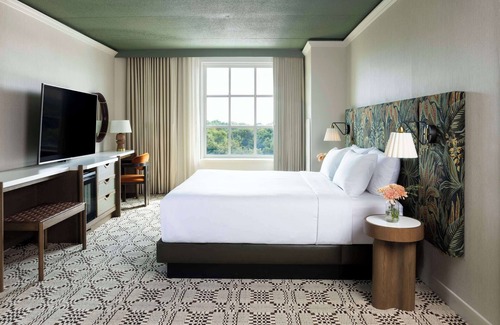 Stamford Hotel | Relax at Hyatt Regency Greenwich: Pool, Spa & Family-Friendly