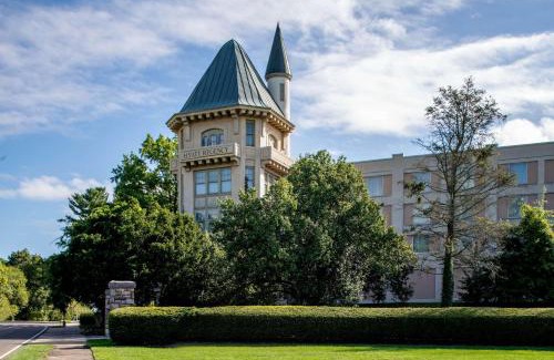 Stamford Hotel | Relax at Hyatt Regency Greenwich with Ocean View Amenities