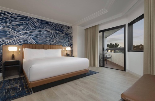 Irvine Business Complex Hotel | Elegant Hyatt Regency Irvine: 4-Star Stay with Spa & Pool
