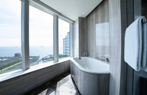 Bakırkoy Hotel | Elegant Hyatt Regency Istanbul Ataköy with Spa & Pool