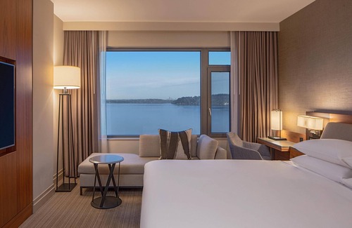 Renton Hotel | Relax at Hyatt Regency Lake Washington with Spa & Pool