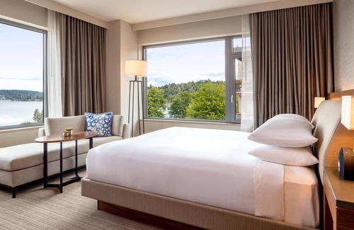 Renton Hotel | Relax at Hyatt Regency Lake Washington with Spa & Pool