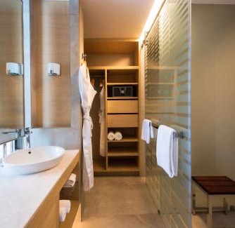 Gomti Nagar Hotel | Experience Hyatt Regency Lucknow with Oceanfront Bliss