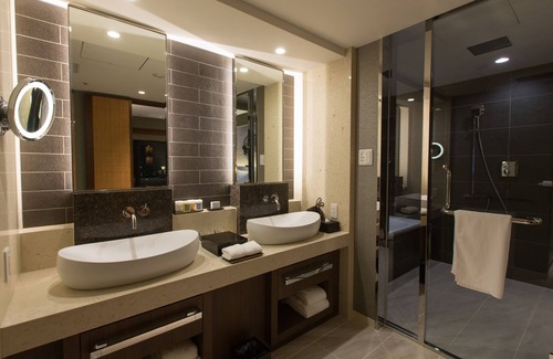 Makishi Hotel | Discover Hyatt Regency Naha, Okinawa - 4-Star Getaway