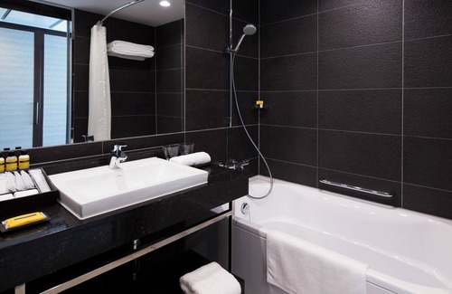 Makishi Hotel | Discover Hyatt Regency Naha, Okinawa - 4-Star Getaway