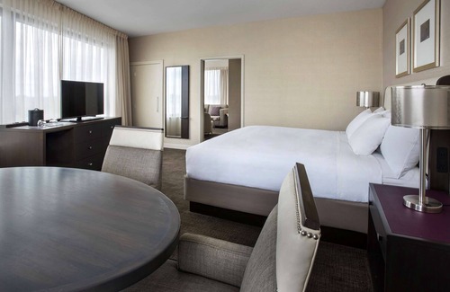 Joffre Hotel | Top-Rated Hyatt Regency at Pittsburgh Airport with Dining & More