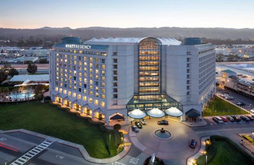 Burlingame Hotel | Pet-Friendly Hyatt Regency San Francisco Airport with Oceanfront Views