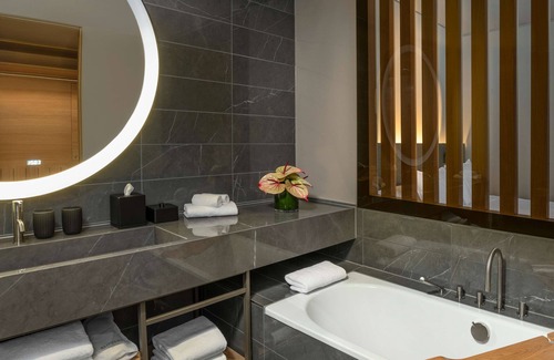 Kloten Hotel | Discover Hyatt Regency Zurich Airport: 4-Star Comfort & Amenities