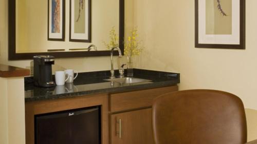 Woodvale Hotel | Pet-Friendly Retreat at Hyatt Place Richmond Chester
